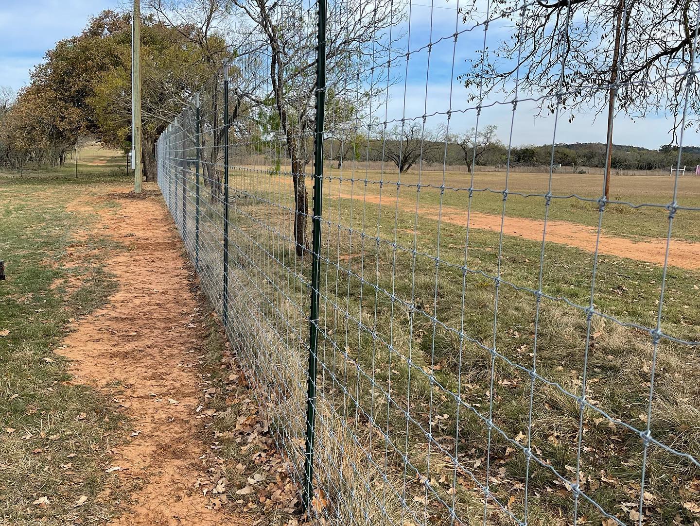 8 ft deer netting high fence.